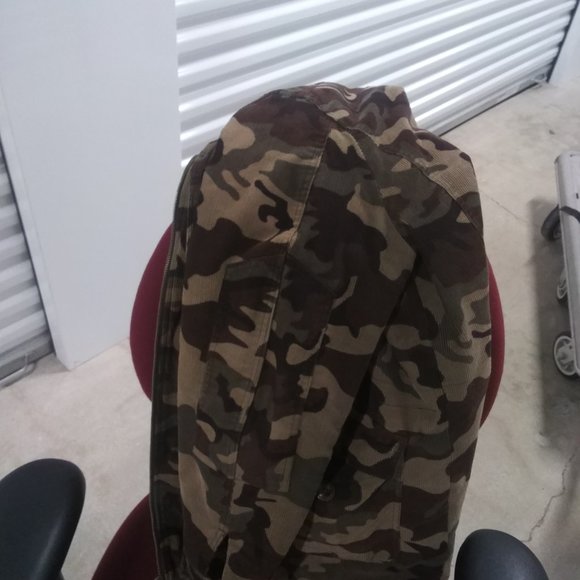 A weather proof jacket - Picture 2 of 9